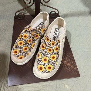 NWOT- sunflower hey dude shoes size 38 women’s